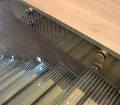 Skleněné schodiště z vrstveného skla 3 x 10 mm