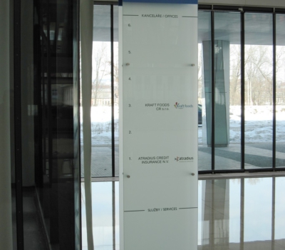 Informační panel z tvrzeného skla 